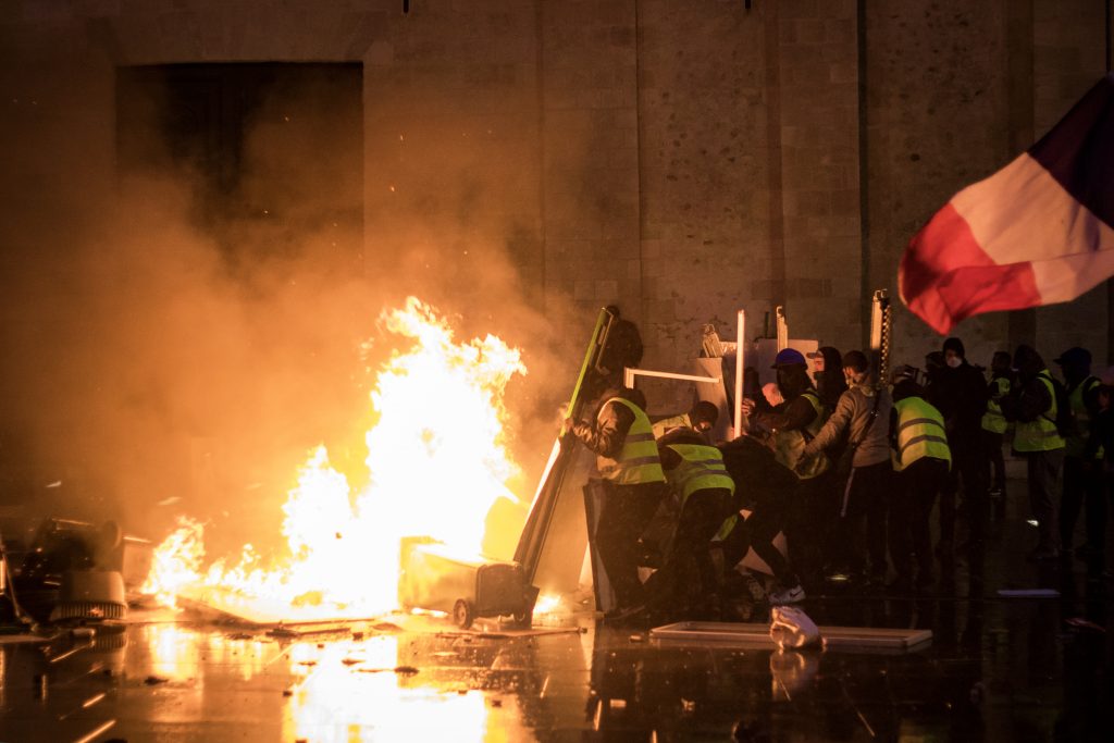 Photo de Shoot the land. Révolution des gilets jaunes lors de la manifestation à Bordeaux